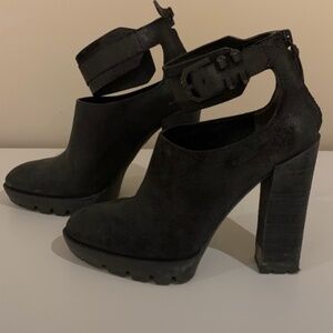 Kenneth Cole Leather platform pumps